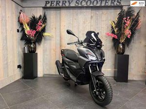 APRILIA SR GT 200 SCOOTER EURO5+ 2025 | 4 JAAR FABRIEKSGARANTIE | €1 GRIJS