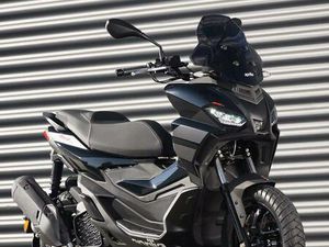APRILIA SR GT 125 SPORT UND NORMAL AKTIONSPREIS FARBE ANFRAGEN