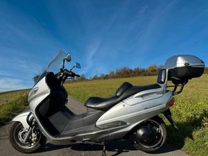 SUZUKI BURGMAN AN 250 UND UH200 VORHANDEN