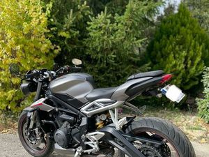 TRIUMPH STREET TRIPLE 765 RS