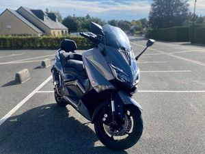 TMAX 530 ABS LUX MAX