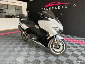 YAMAHA XP T-MAX 530 DX / AKRAPOVIC / POIGNÉES ET SELLE CHAUFFANTES / BULLE ÉLECTRIQUE / QUADLOCK