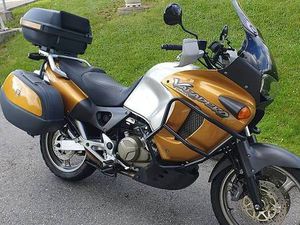 HONDA VARADERO XL 1000. *FRISCH AB MFK* CANTON APPENZELL RHODES-INTÉRIEURES -
