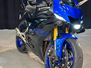 ② YAMAHA R6