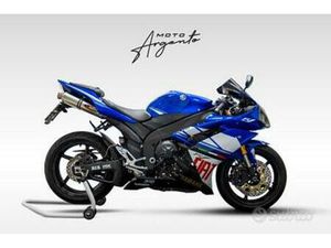 YAMAHA YZF R1
