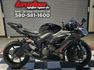 2023 KAWASAKI NINJA® ZX™-6R METALLIC MATTE GRAPHENESTEEL GRAY/DIABLO BLACK