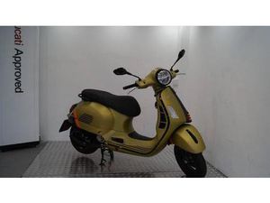 VENDO VESPA GTS 300 SUPER SPORT (2023 - 24) USATA A VARESE (CODICE 9863541) - MOTO.IT