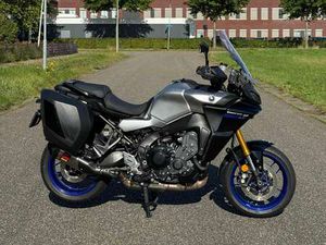YAMAHA TRACER 9 GT FULL OPTION MET AKRAPOVIC ZILVER