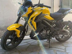 KEEWAY RKF 125 GIALLO