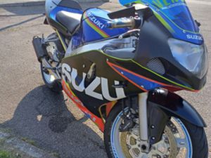 SUZUKI GSRX (600)