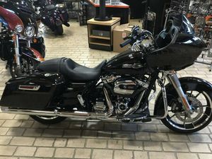 2023 HARLEY-DAVIDSON® ROAD GLIDE® VIVID BLACK