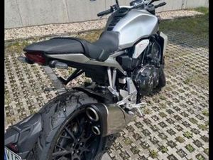 HONDA CB1000R SC 80 NEUWERTIG INKLUSIVE EINARMSTÄNDER