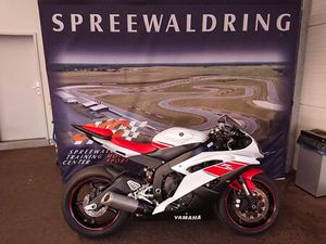 YAMAHA R6 RJ15 RENNMOTORRAD