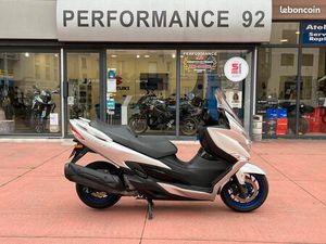 SUZUKI BURGMAN 400 ABS/TC 2024 – GRIS / 20 000 KM – EXCELLENT ÉTAT – RÉVISÉ & GARANTI JUSQU’EN 2029 - BURGMAN BURMANN AN400