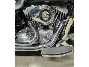 2015 HARLEY-DAVIDSON® FLD - DYNA® SWITCHBACK™