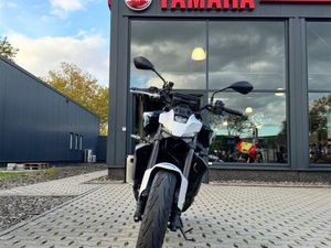 YAMAHA MT-09 Y-AMT 35KW VORFÜHRER