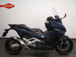 HONDA FORZA 750 BLAUW