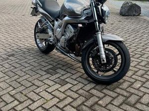 YAMAHA FZ 600