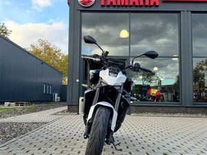YAMAHA MT-09 Y-AMT 35KW VORFÜHRER