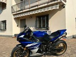 YAMAHA R1 BIG BANG 2010
