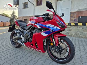 PRODÁM HONDA CBR 650R E-CLUTCH, R.V. 2024, ABS, ZÁRUKA 6 LET