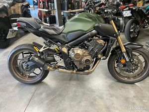 A SAISIR HONDA CB650R EN TRÈS BON ÉTAT ÉQUIPÉE DE BELLE PIÈCES