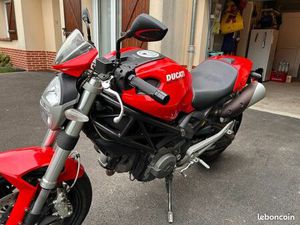 DUCATI MONSTER 696