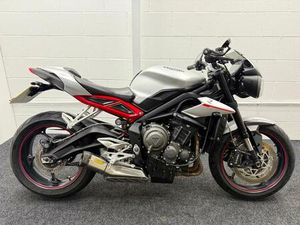 TRIUMPH STREET TRIPLE 765 R