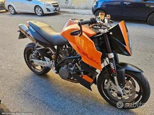 KTM 990 SUPER DUKE SUPERDUKE AKRAPOVIC