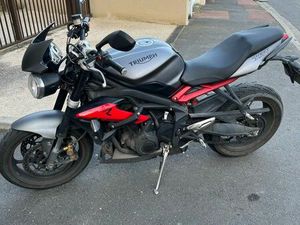 TRIUMPH STREET TRIPLE R 675 2016
