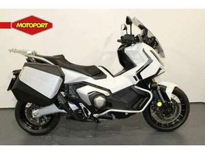 HONDA X-ADV 750 ZWART