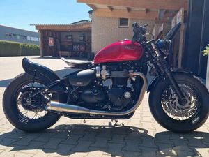 TRIUMPH BOBBER MIT JEKILL HYDE UND DUCKTAIL UNIKAT