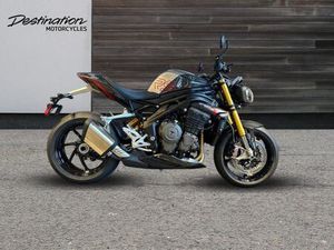 2025 TRIUMPH SPEED TRIPLE 1200 RS PREMIUM COLOUR PETROL RED 6 SPEED