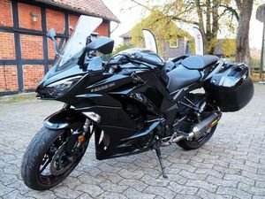 KAWASAKI Z 1000 SX 1. HAND! AKRAPOVIC + KOFFER! TOPZUSTAND!