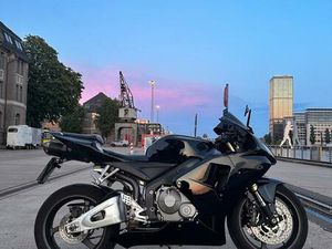 HONDA CBR 600 RR PC37