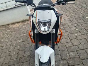 KTM 690 DUKE