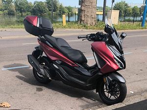 SCOOTER HONDA NSS FORZA 125 TOP BOX