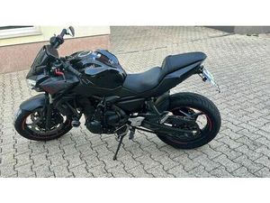 KAWASAKI Z650 SPORTLICHER LOOK, GUTER KLANG, GARAGEN-KFZ