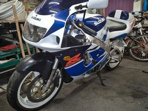 GSXR SRAD 750 INJ 1998