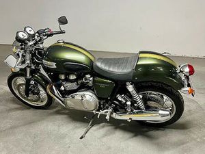 TRIUMPH THRUXTON 900