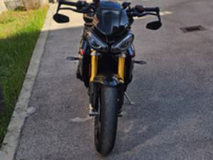 TRIUMPH SPEED TRIPLE 1200 RS