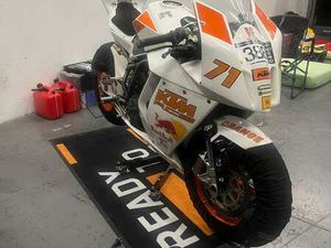 RC8 RENNSTRECKE MIT VIEL ZUBEHÃ¶R RINGMOTORRAD