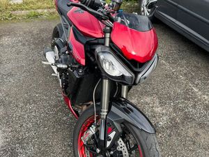 TRIUMPH STREET TRIPLE 765 RS