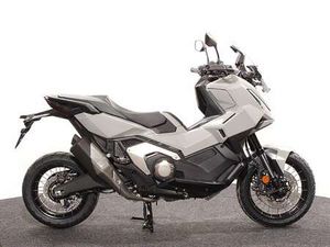 HONDA X-ADV 750 ZWART