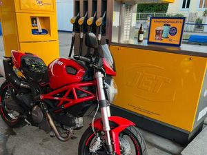 DUCATI MONSTER 696 TÜV 10/2027 ÖL SERVICE NEU + 2X MONTAGESTÄNDER