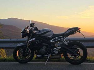 TRIUMPH STREET TRIPLE 765 RS ARGENTO
