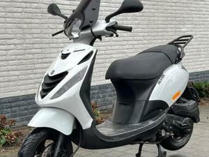 PIAGGIO ZIP 4T 50CC 2017 — SCOOTERS | PIAGGIO — MARKTPLAATS