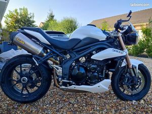 TRIUMPH SPEED TRIPLE 1050