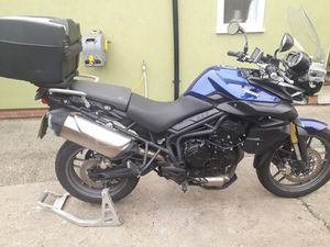 TRIUMPH TIGER 800 ADVENTURE PETROL MANUAL (95 PS) 800 CC