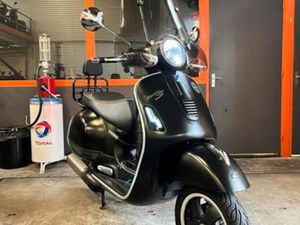 VESPA GTS 300 FULL LED MATT BLACK AKRAPOVIC 2011 — SCOOTERS | VESPA — MARKTPLAATS